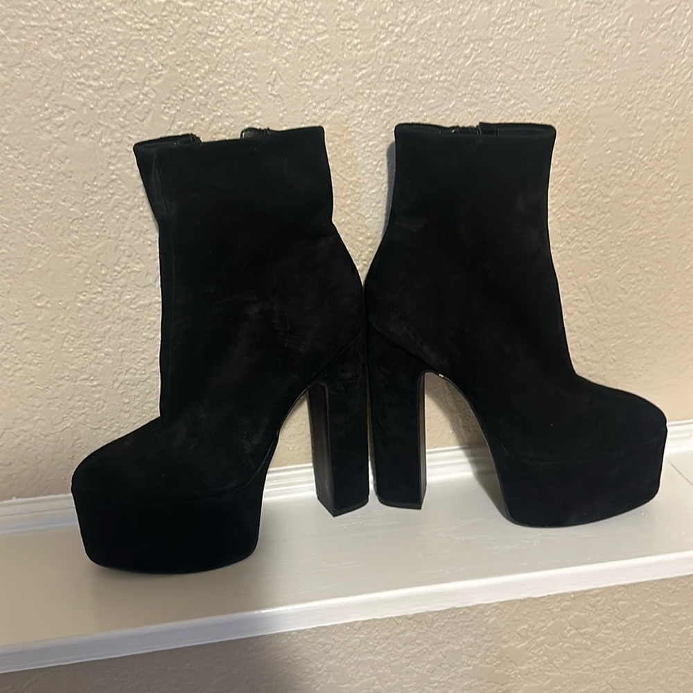 Steve Madden boots size 7, never worn.